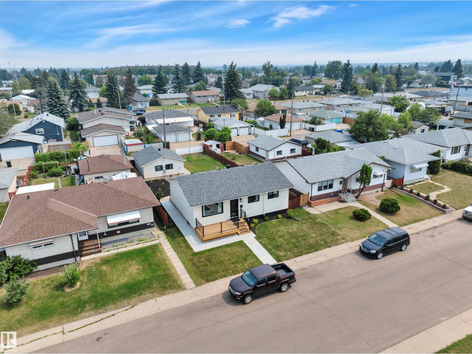 Photo 54 of 13515 67 St Nw, Edmonton AB