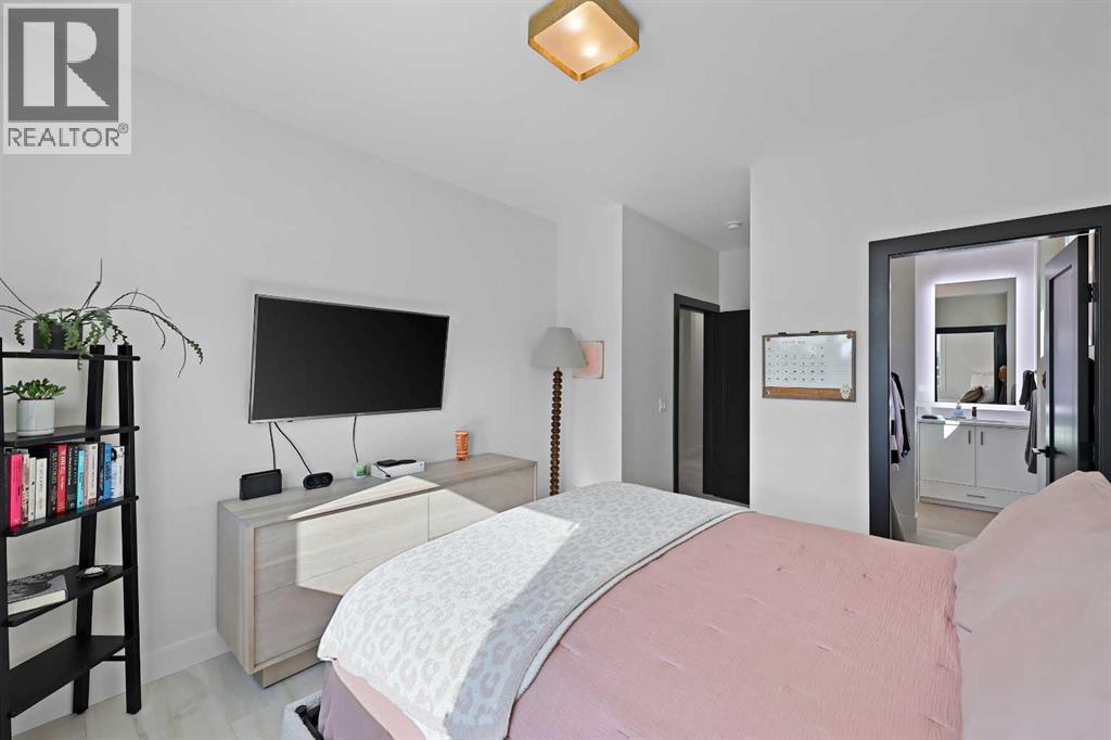 Photo 35 of 435 18 A Street Nw, Calgary AB