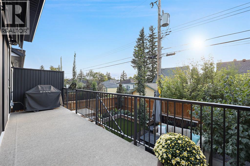 Photo 25 of 435 18 A Street Nw, Calgary AB