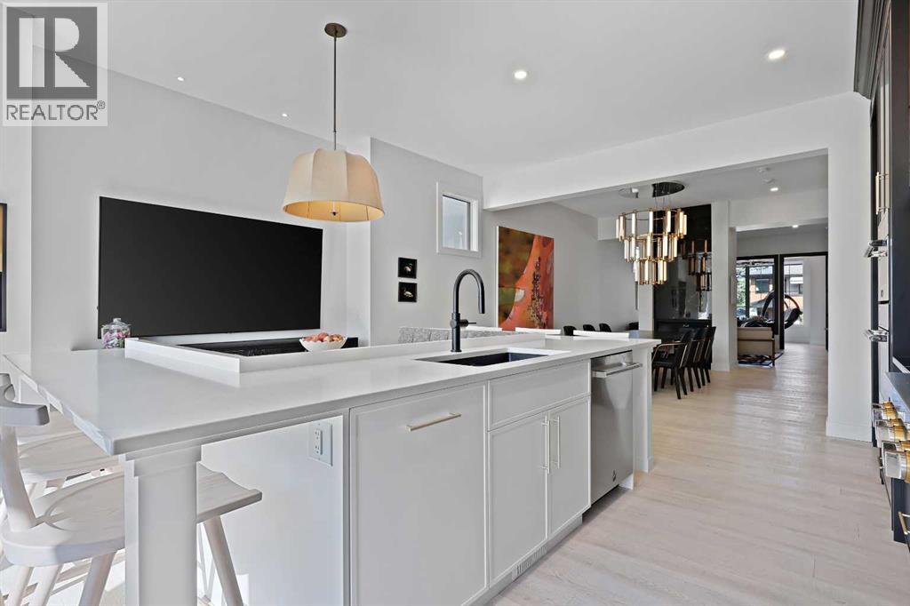 Photo 17 of 435 18 A Street Nw, Calgary AB