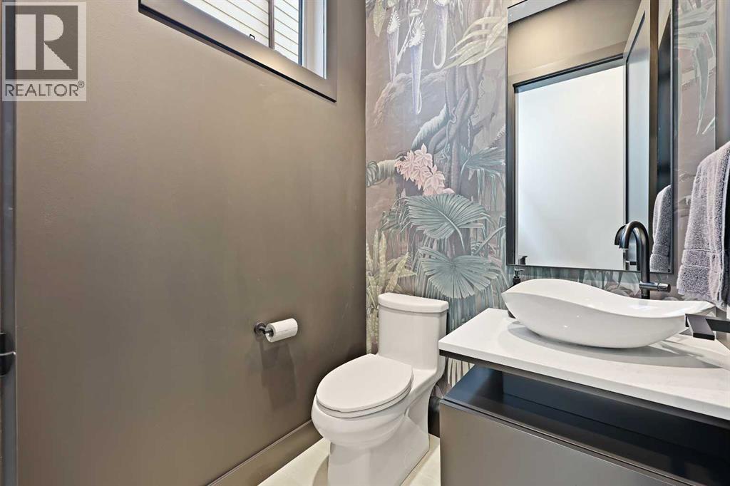 Photo 13 of 435 18 A Street Nw, Calgary AB