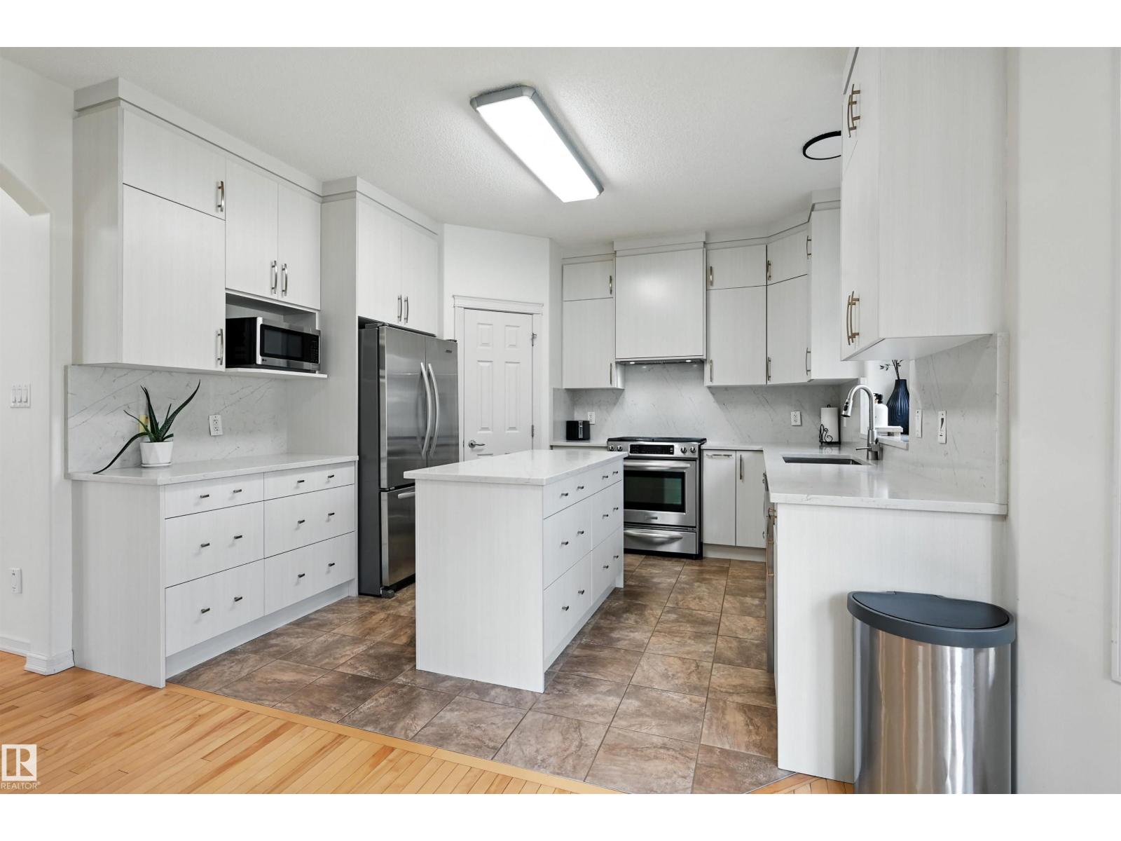 Photo 13 of 2915 Tredger Green Gr Nw, Edmonton AB