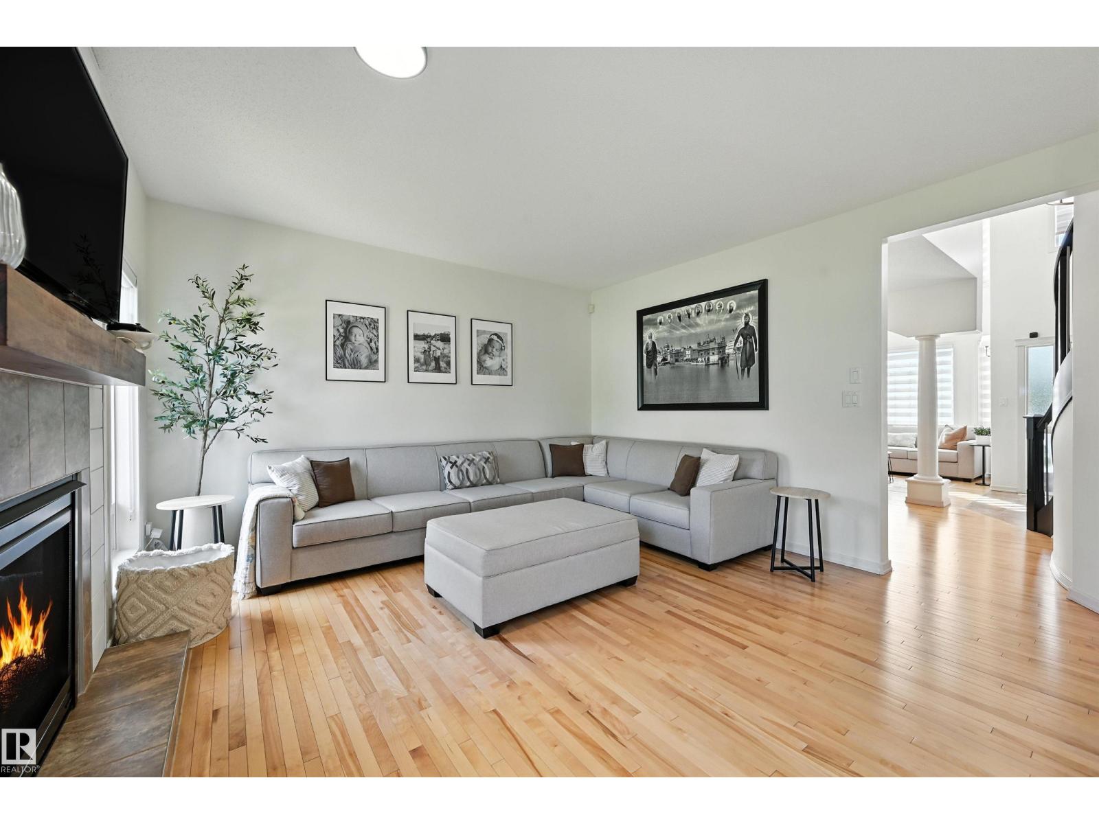 Photo 8 of 2915 Tredger Green Gr Nw, Edmonton AB
