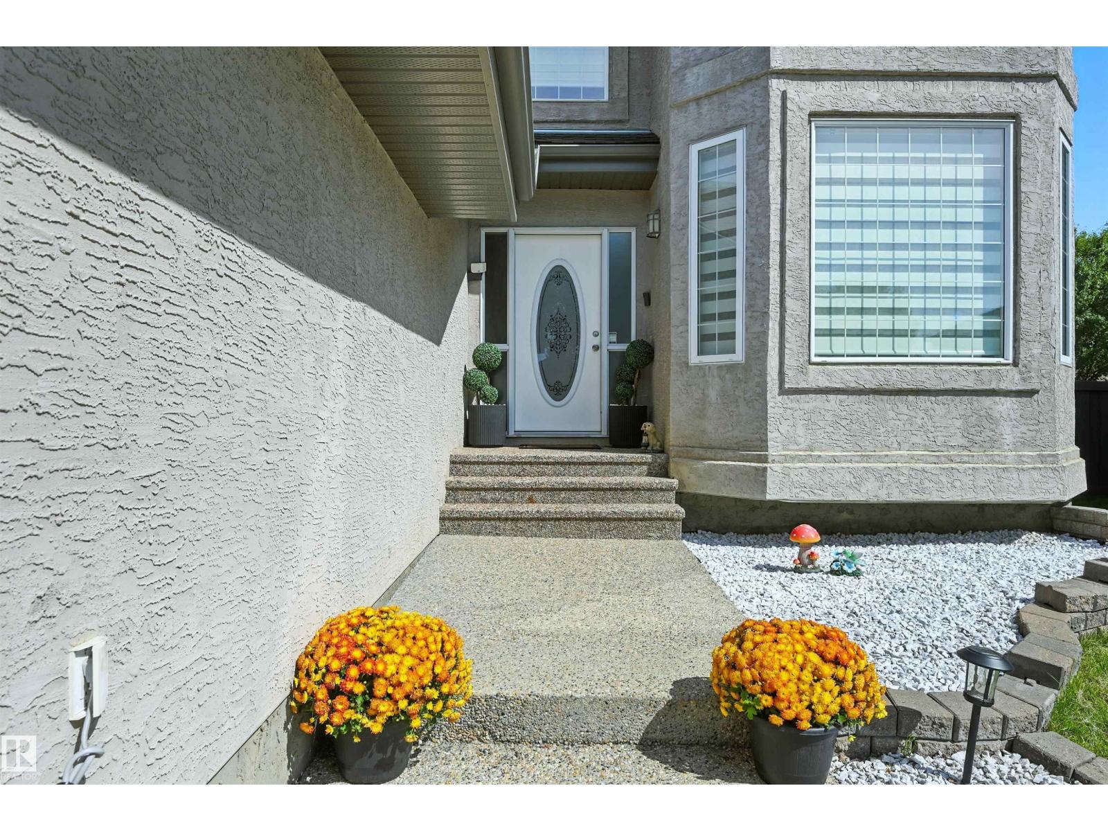 Photo 2 of 2915 Tredger Green Gr Nw, Edmonton AB