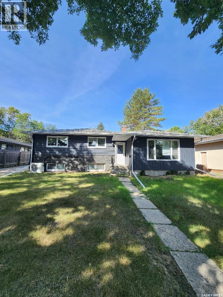 Photo 2 of 1960 Cowan Crescent, Regina SK