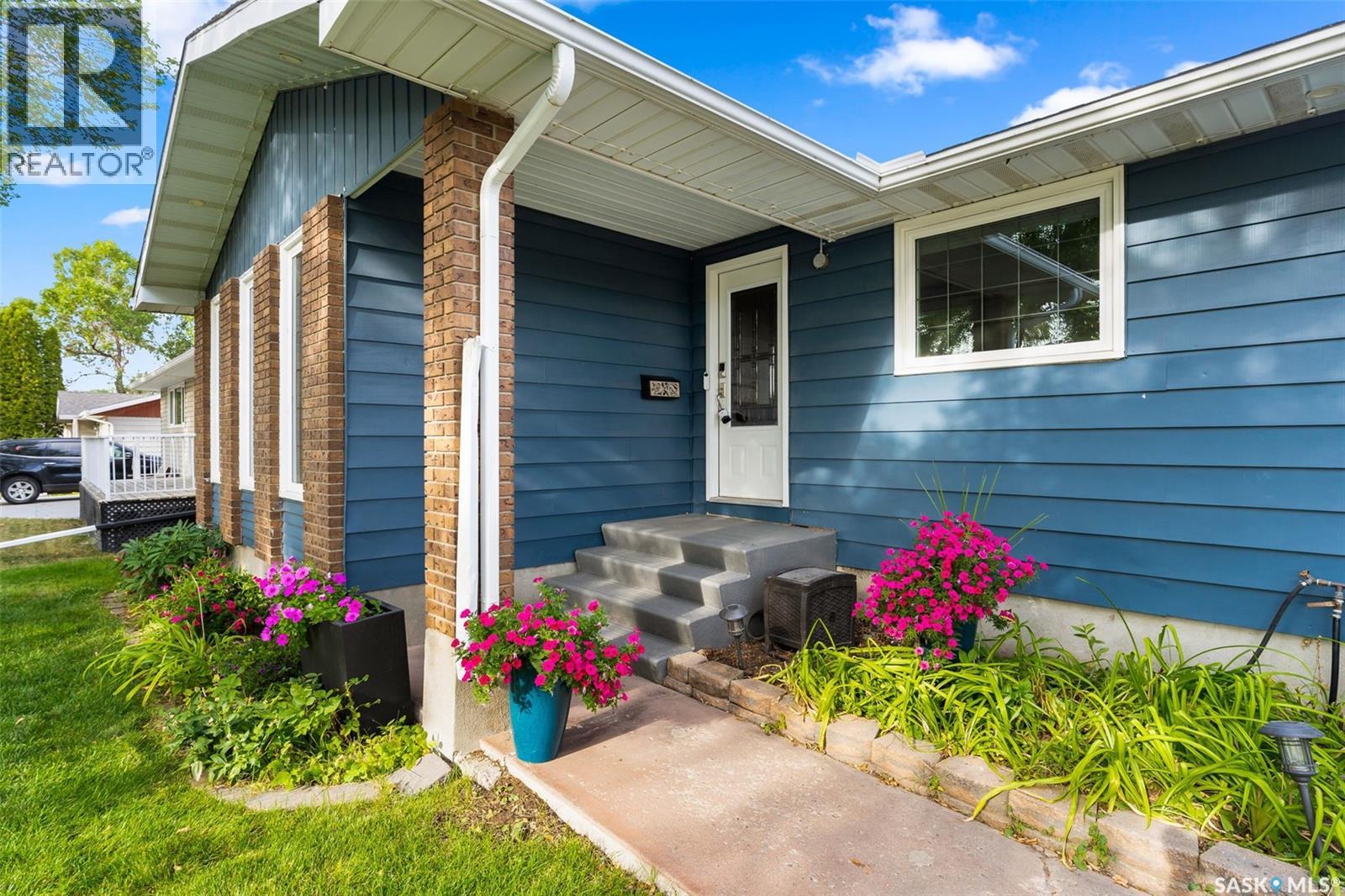 Photo 3 of 343 Fairview Road, Regina SK