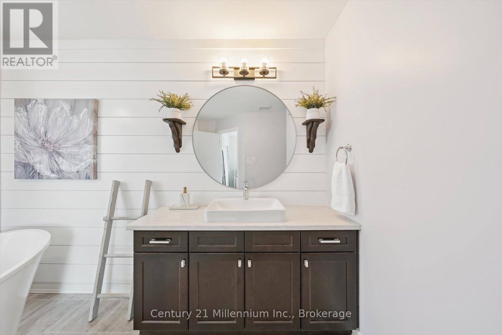 Photo 29 of 17 Bassett Street, Collingwood ON