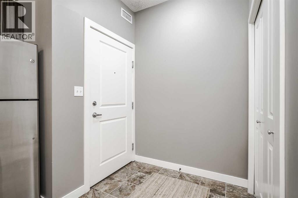 Photo 4 of 442 23 Millrise Drive Sw, Calgary AB