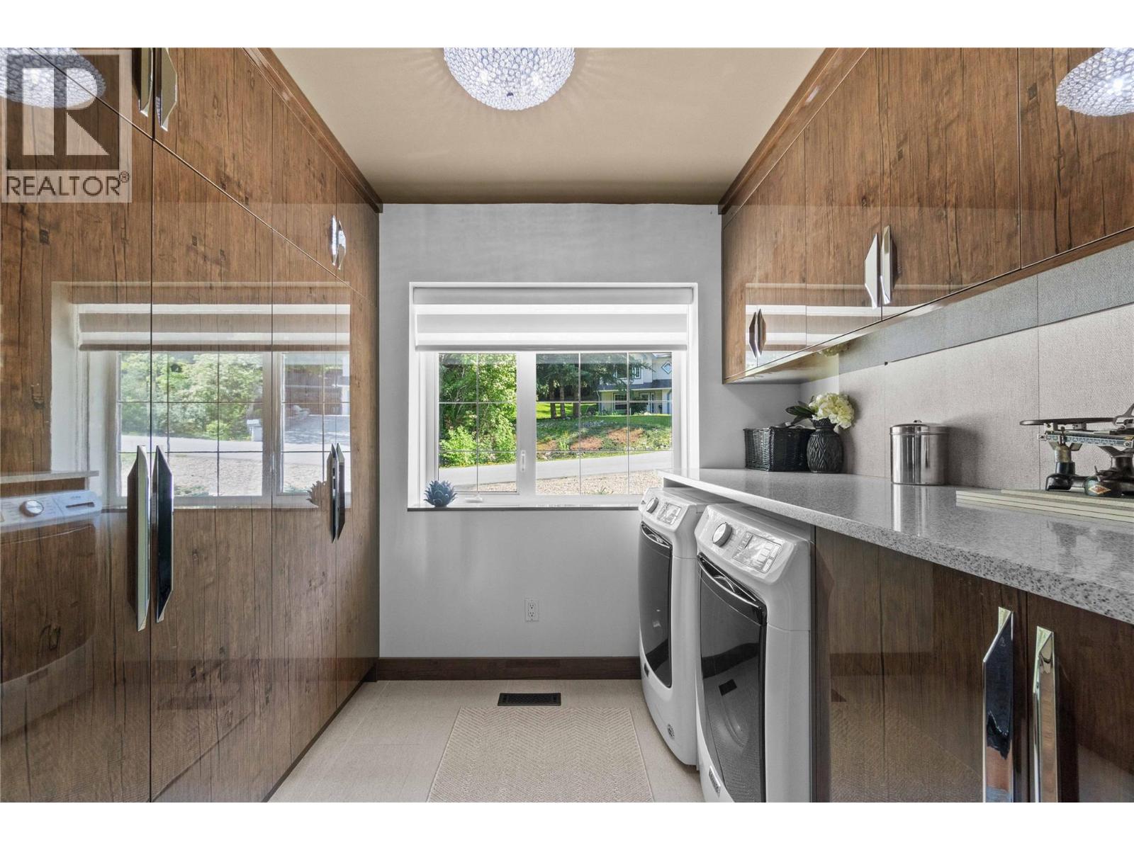 2449 Waverly Place, Blind Bay