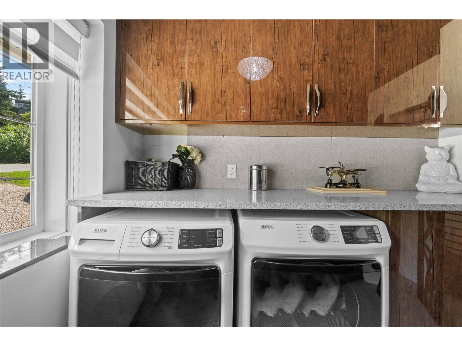 2449 Waverly Place, Blind Bay