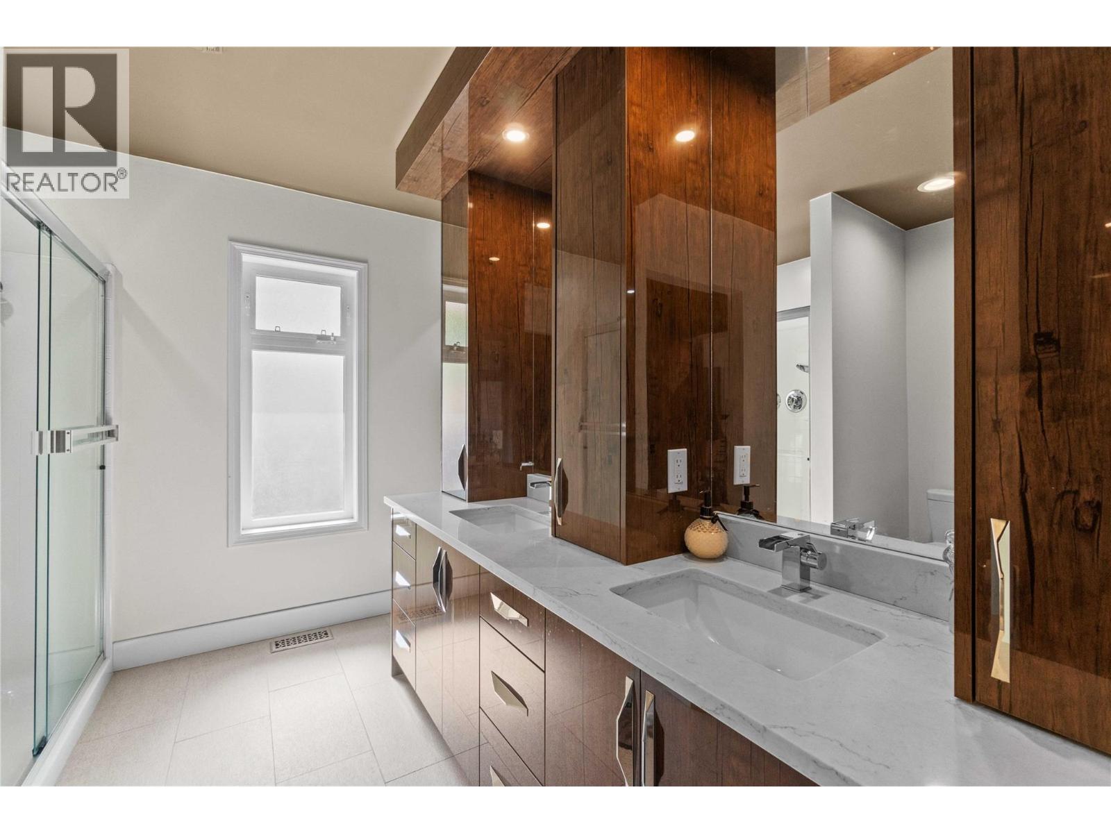 2449 Waverly Place, Blind Bay