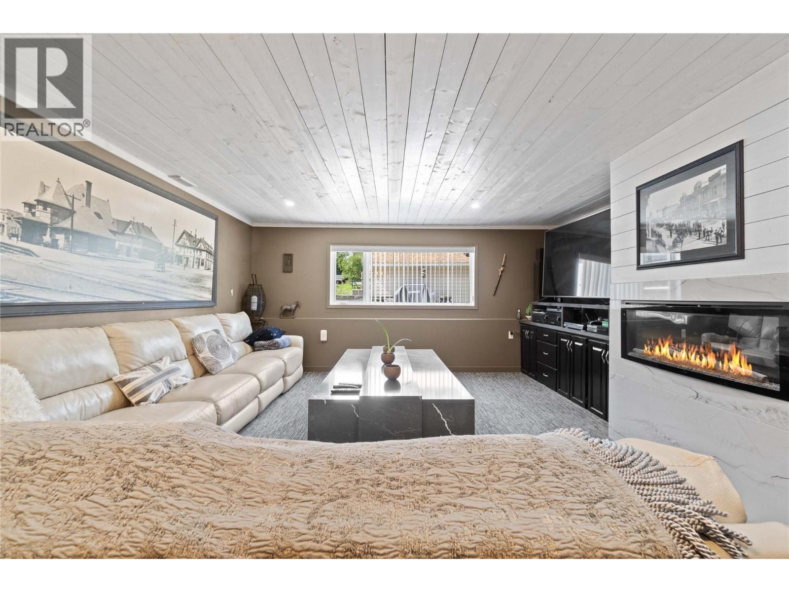 2449 Waverly Place, Blind Bay