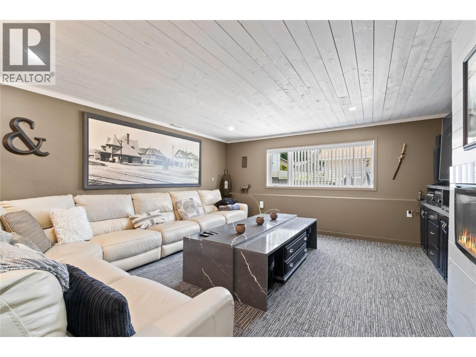 2449 Waverly Place, Blind Bay