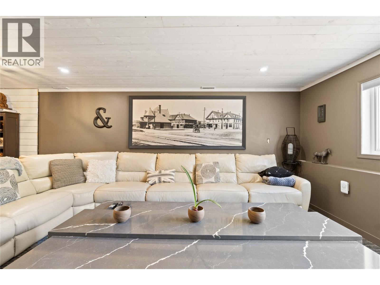 2449 Waverly Place, Blind Bay