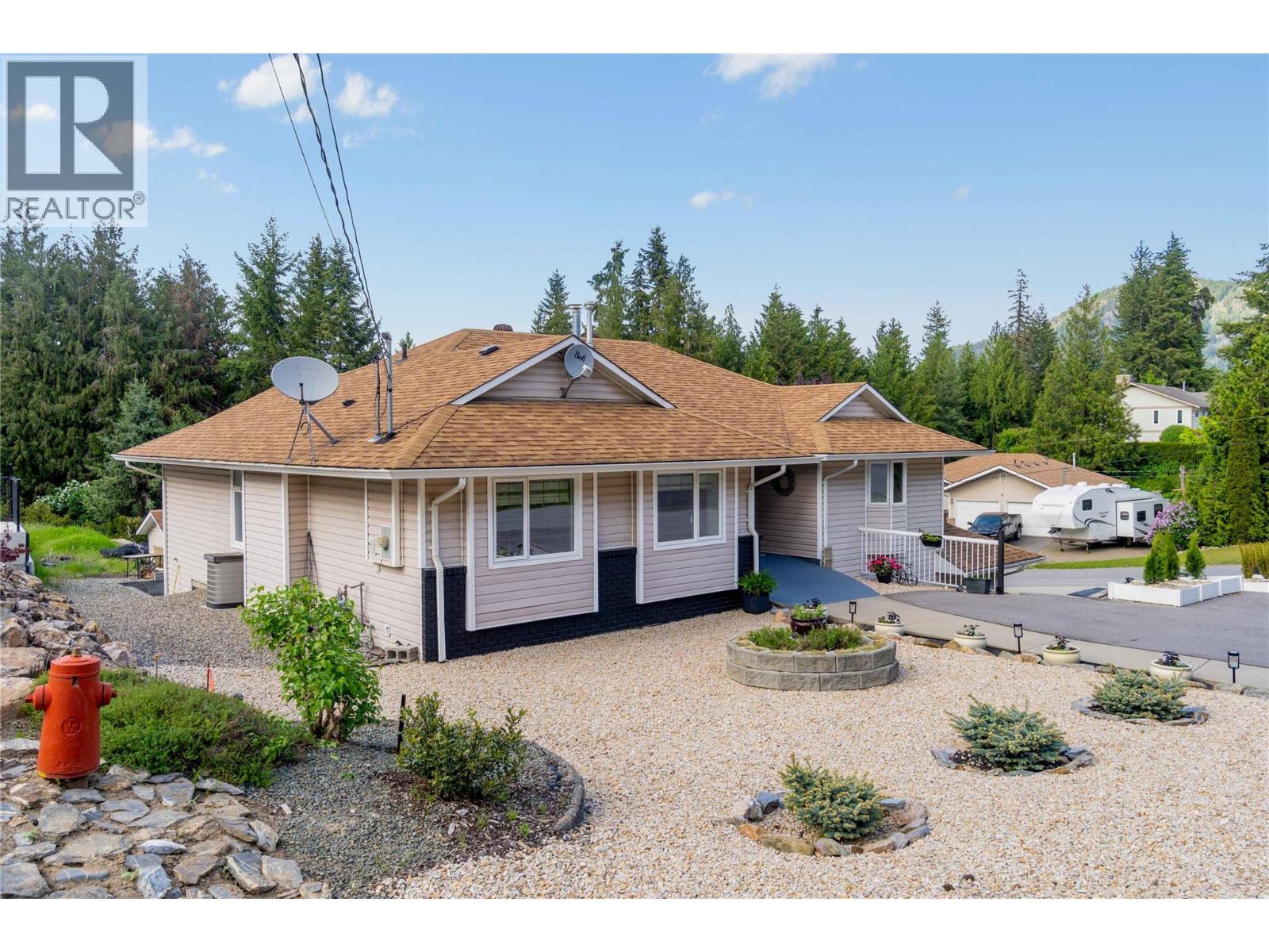 2449 Waverly Place, Blind Bay
