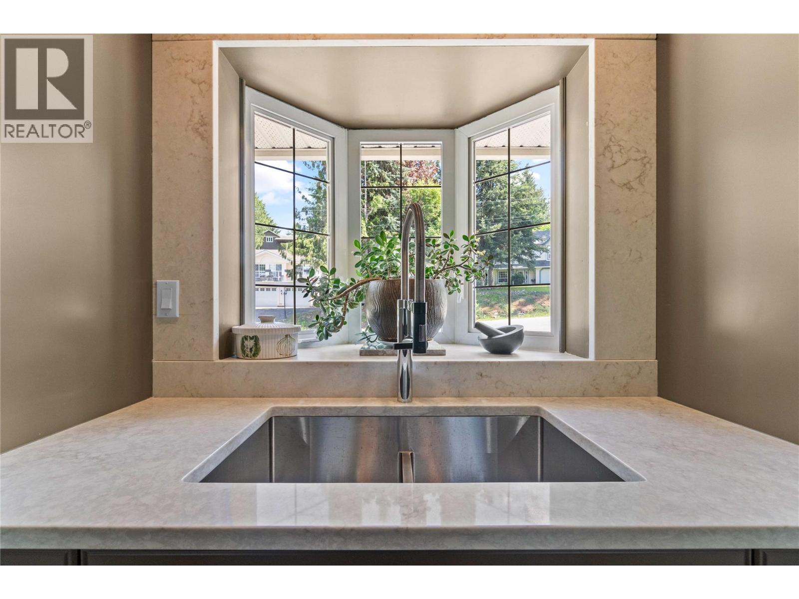 2449 Waverly Place, Blind Bay