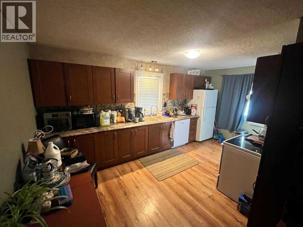 Photo 6 of 5043 44 Avenue, Taber AB