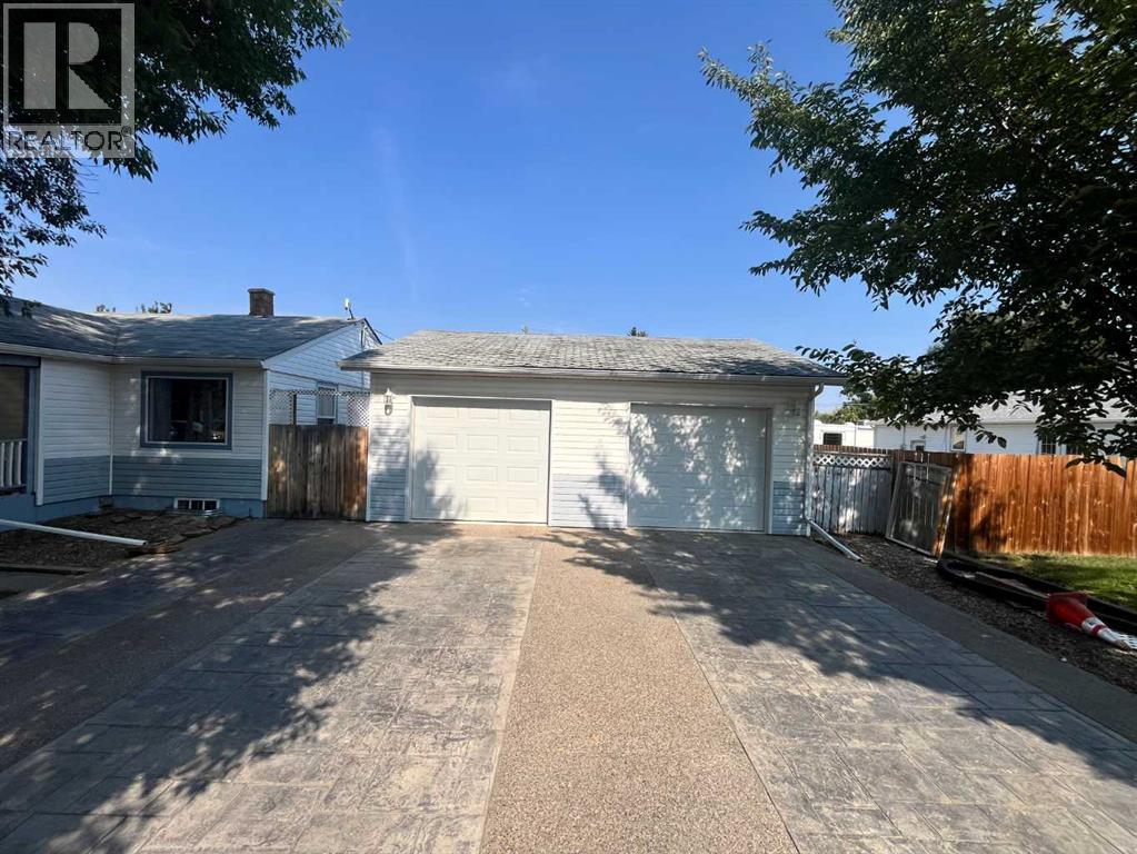 Photo 4 of 5043 44 Avenue, Taber AB