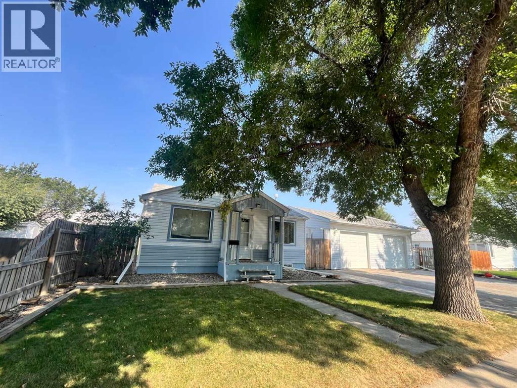 Photo 2 of 5043 44 Avenue, Taber AB