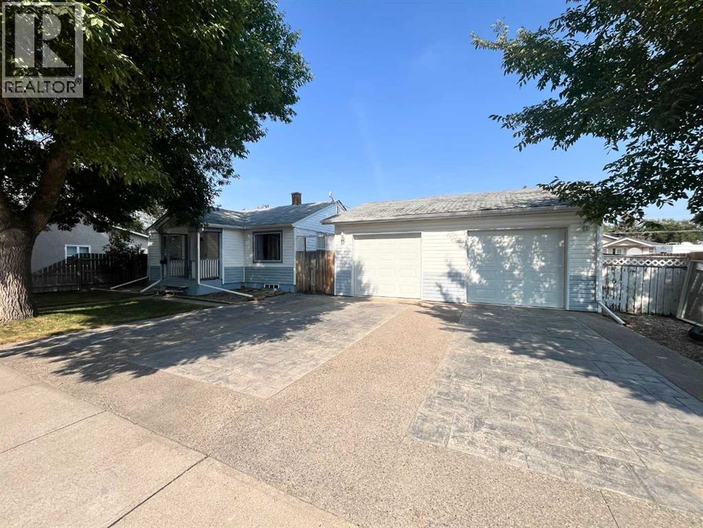 Photo 1 of 5043 44 Avenue, Taber AB