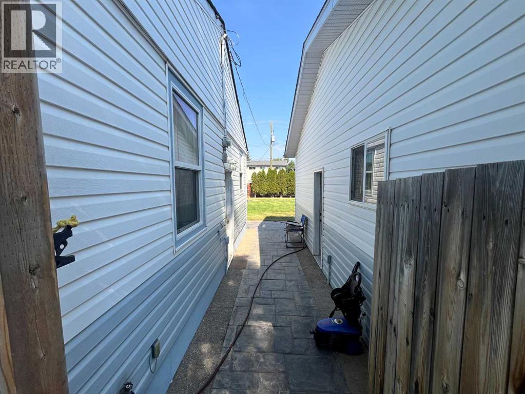 Photo 9 of 5043 44 Avenue, Taber AB