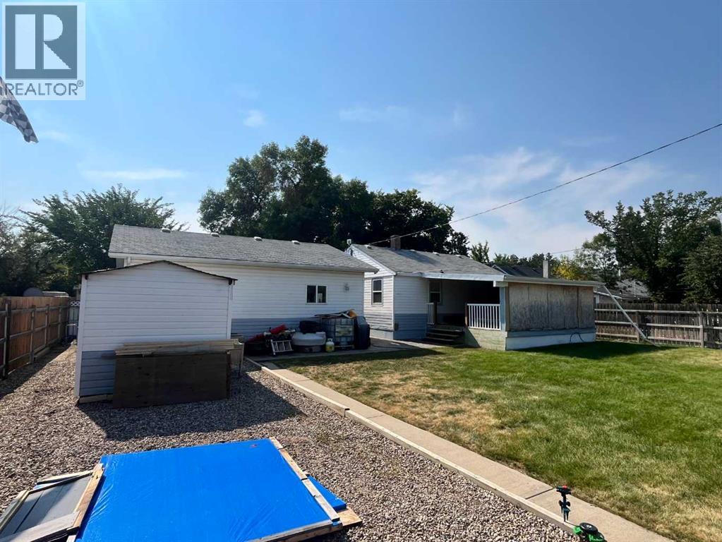 Photo 10 of 5043 44 Avenue, Taber AB
