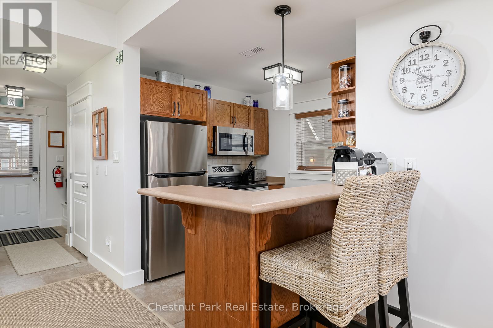 Photo 5 of 225 125 Fairway Court, Blue Mountains ON