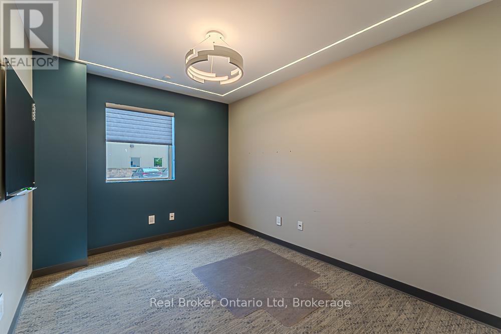 Photo 10 of 1 1525 16th Street E, Owen Sound ON