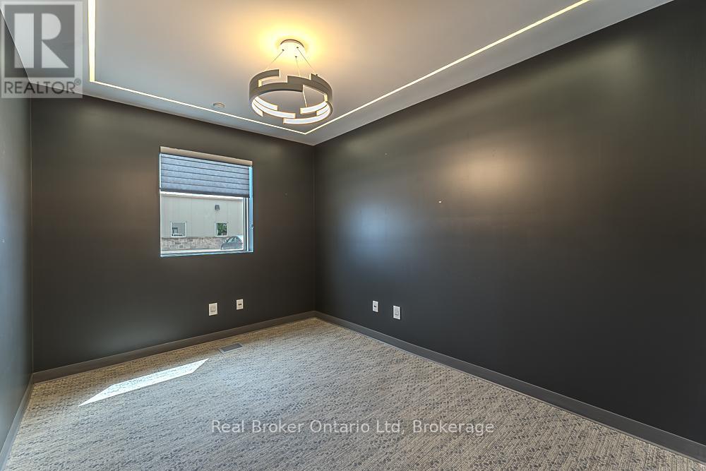 Photo 11 of 1 1525 16th Street E, Owen Sound ON