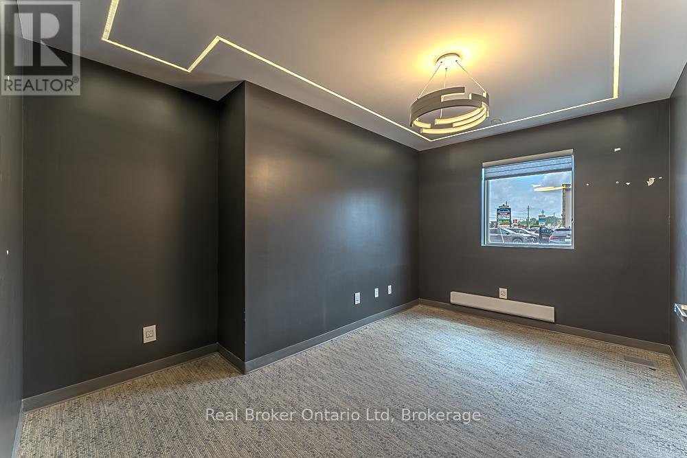 Photo 12 of 1 1525 16th Street E, Owen Sound ON