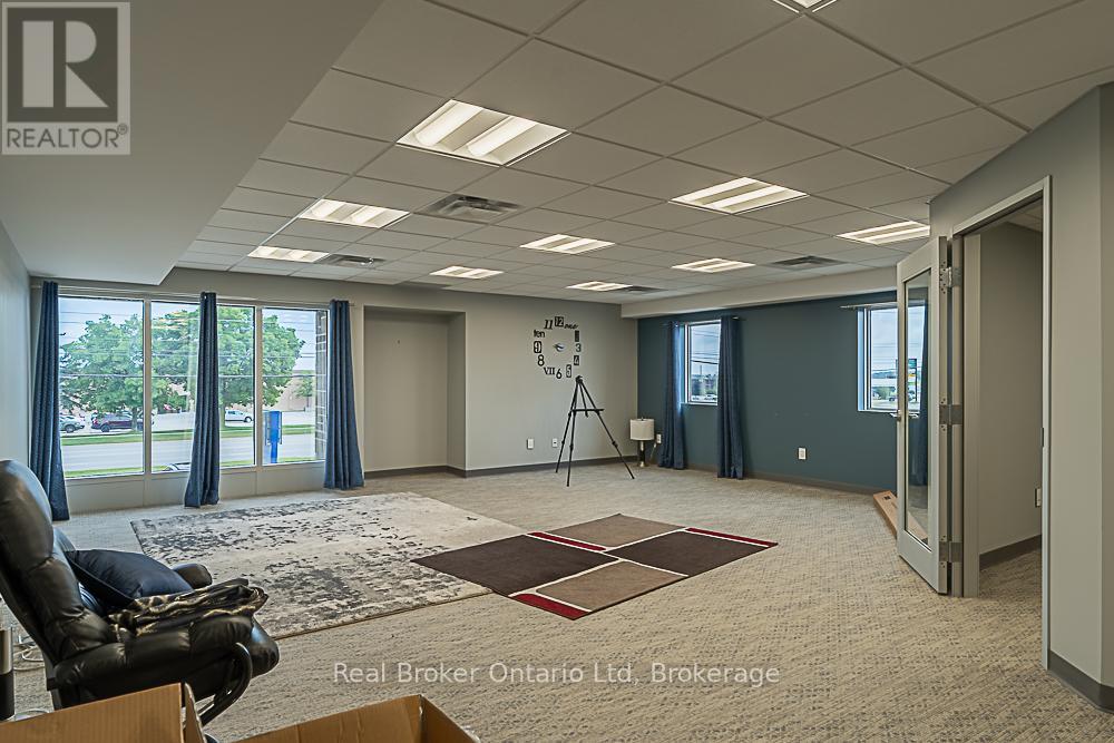 Photo 16 of 1 1525 16th Street E, Owen Sound ON