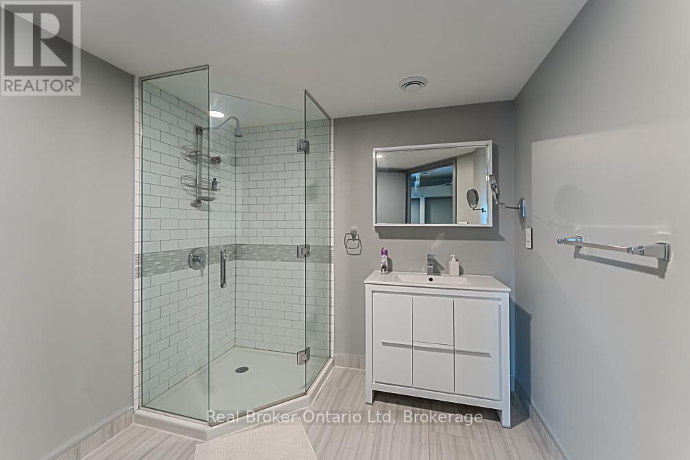 Photo 22 of 1 1525 16th Street E, Owen Sound ON