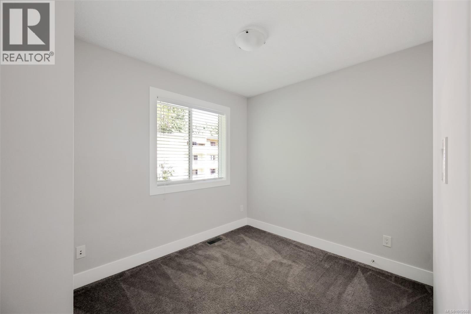 Photo 37 of 13 1027 College St, Duncan BC