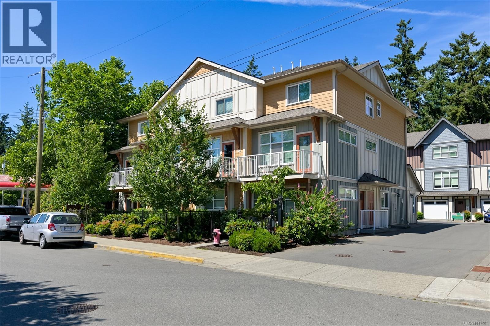Photo 49 of 13 1027 College St, Duncan BC