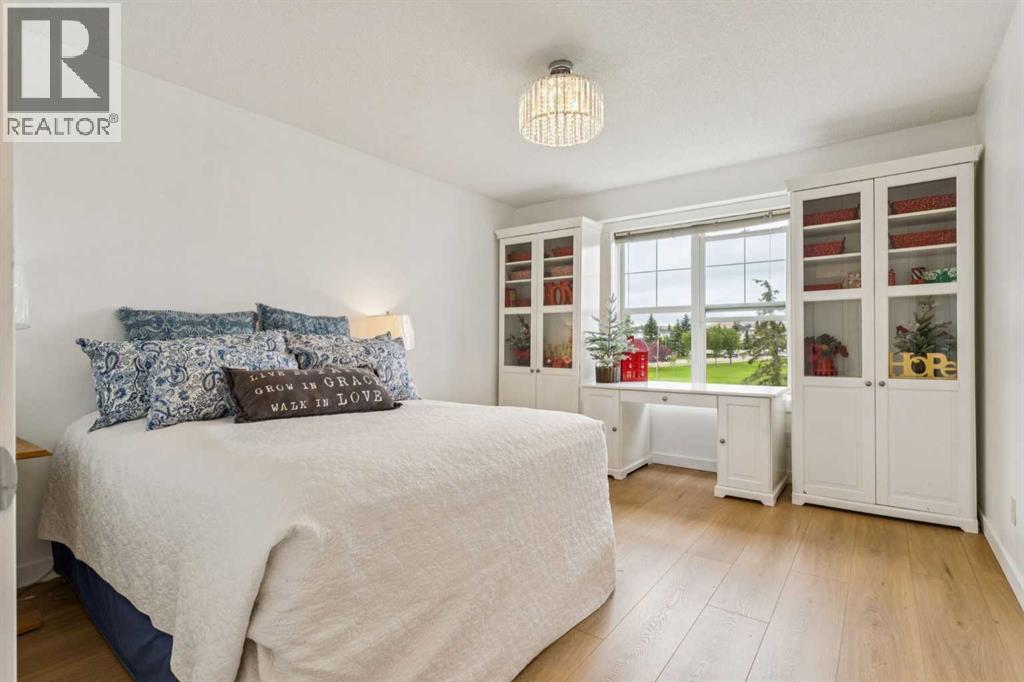 Photo 15 of 159 Country Hills Crescent Nw, Calgary AB