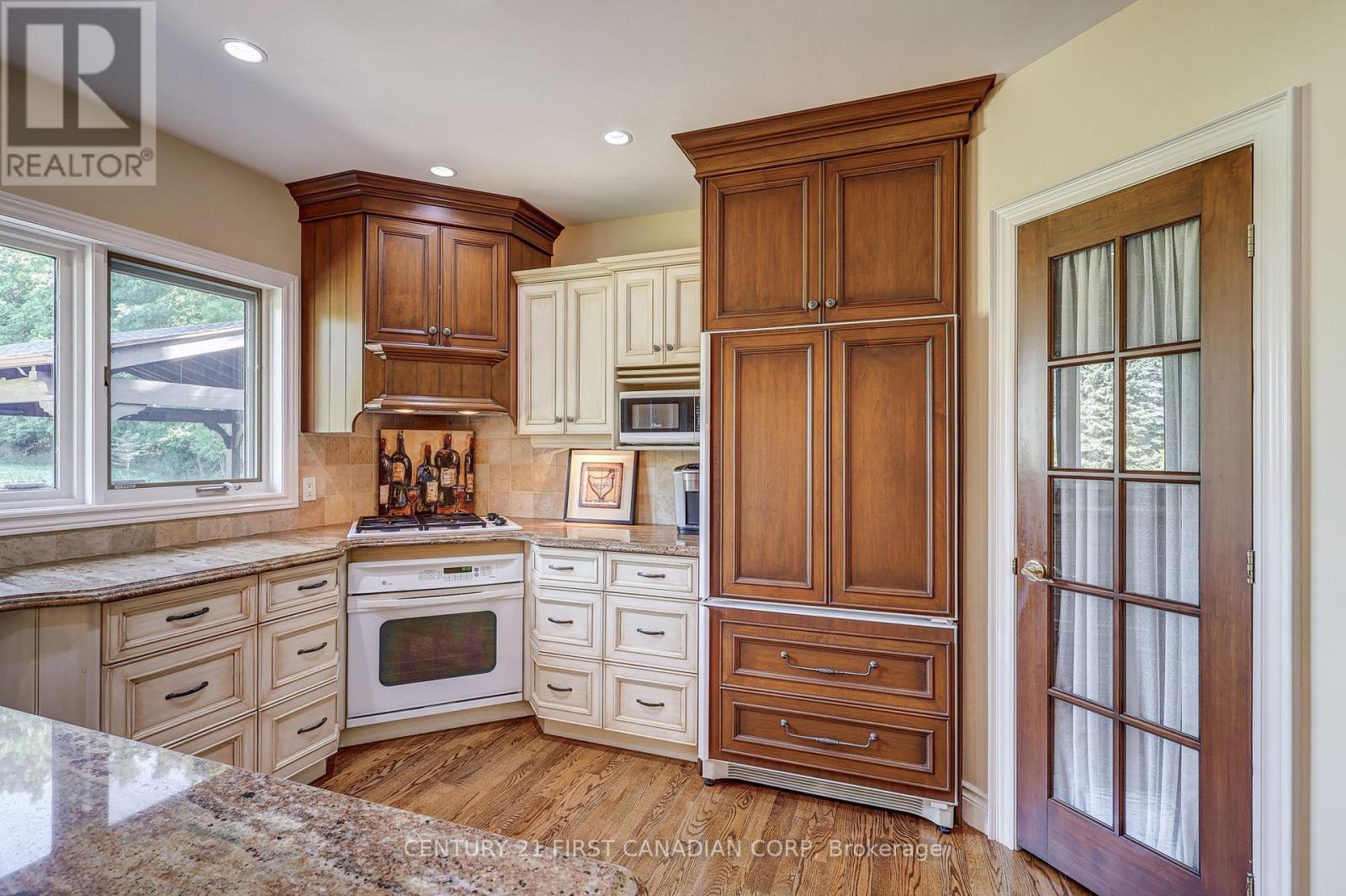 Photo 15 of 9430 Elviage Drive, London South ON