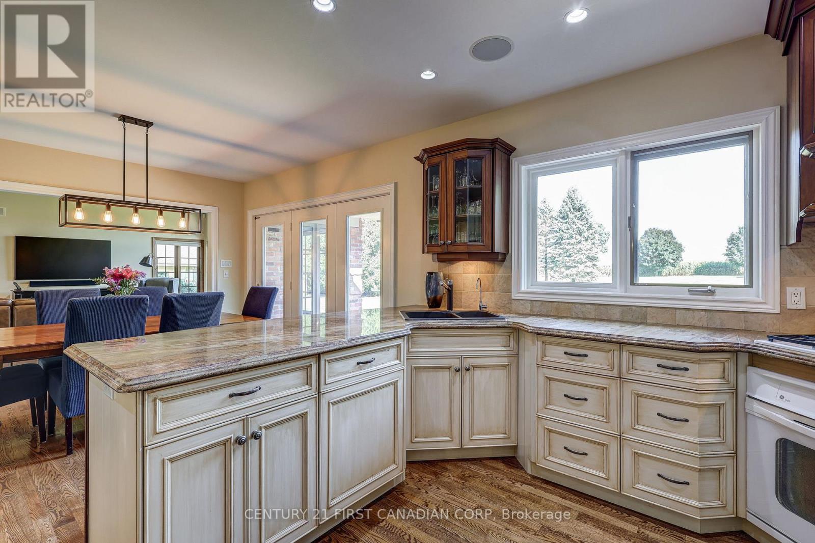 Photo 16 of 9430 Elviage Drive, London South ON