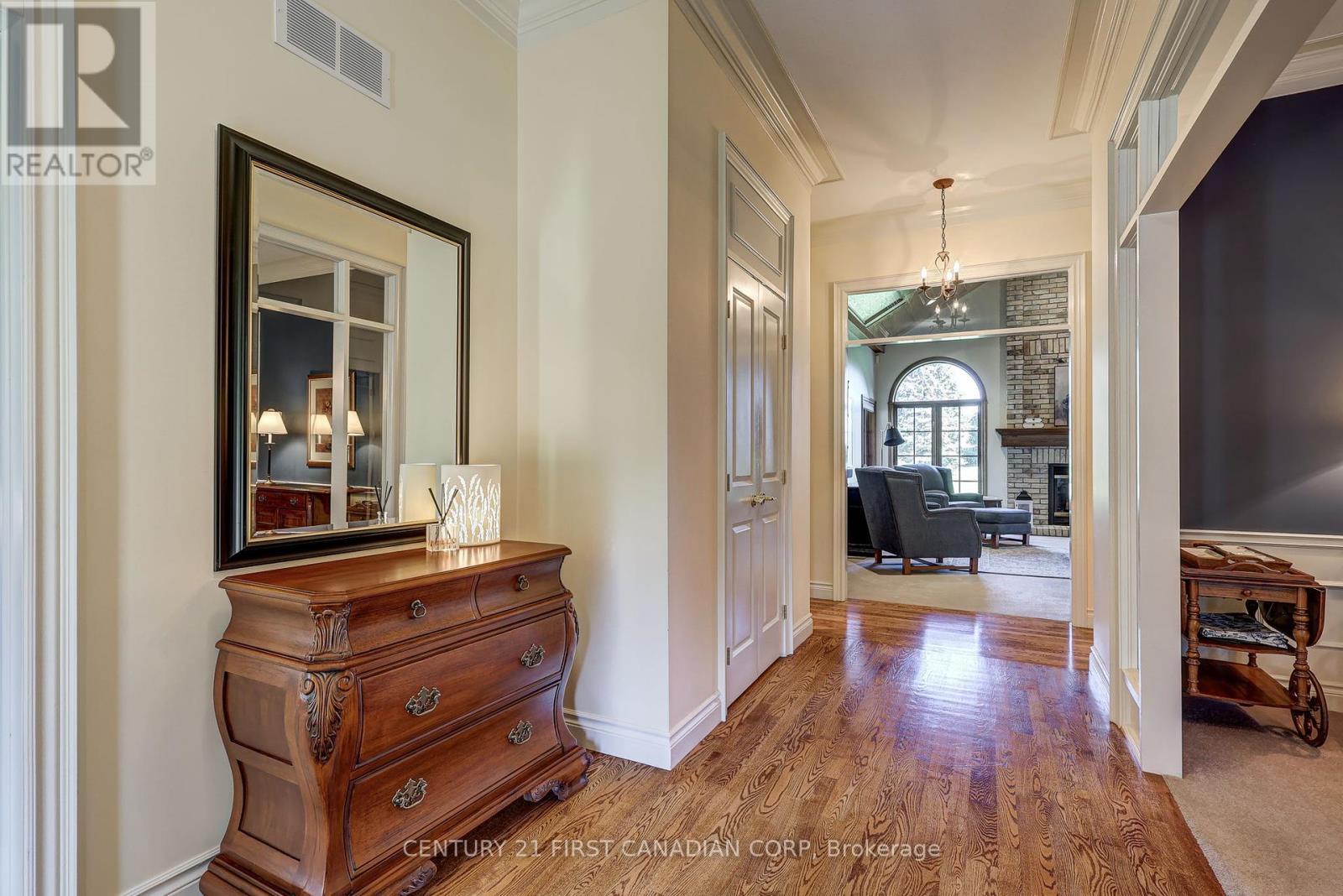 Photo 7 of 9430 Elviage Drive, London South ON