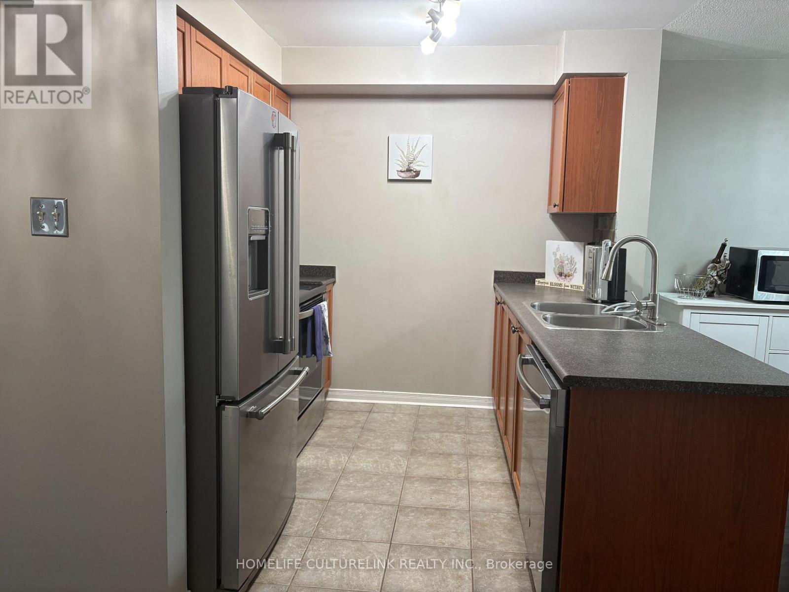 Photo 13 of 1 84 Petra Way E, Whitby ON