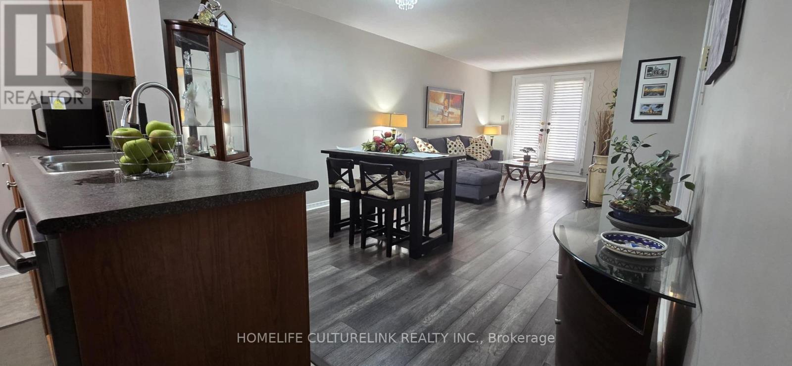 Photo 8 of 1 84 Petra Way E, Whitby ON