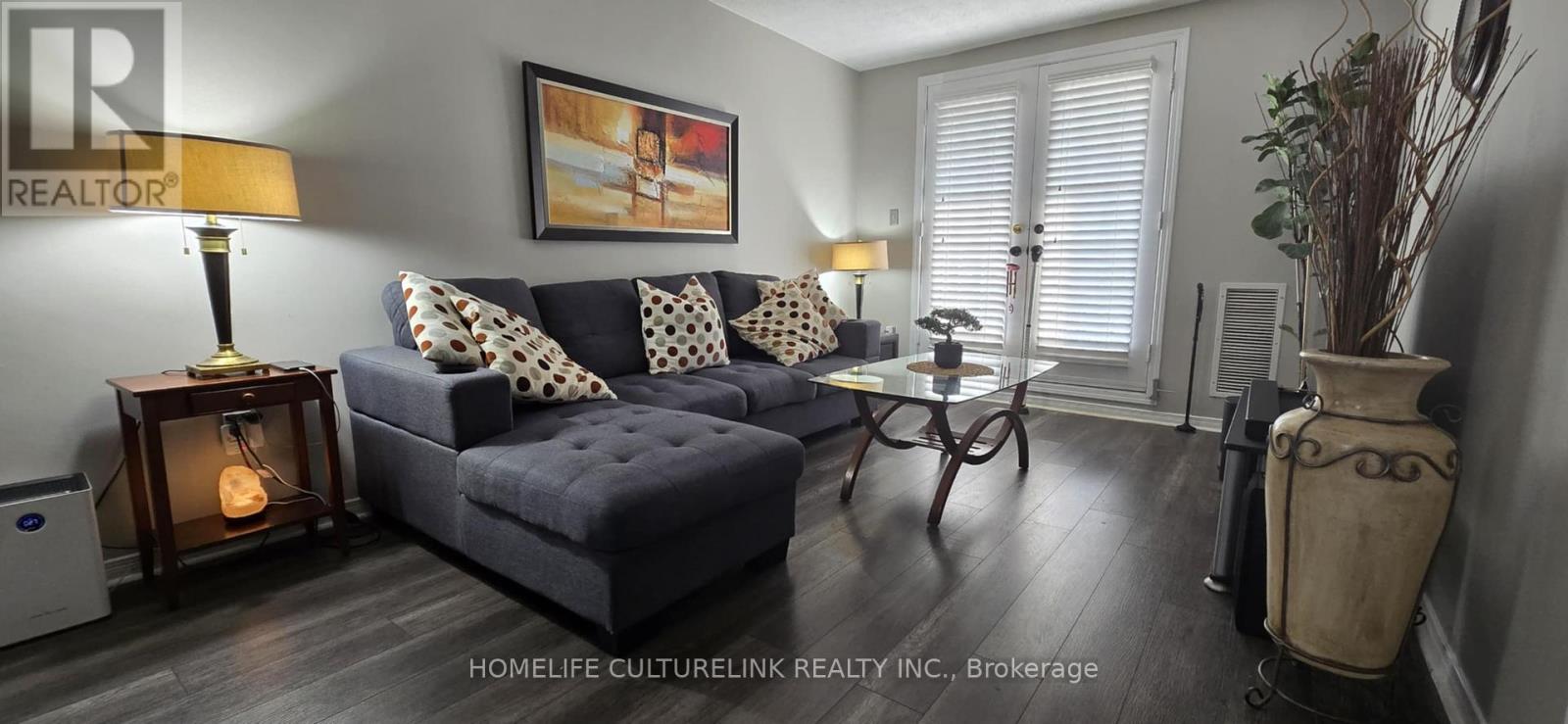 Photo 7 of 1 84 Petra Way E, Whitby ON
