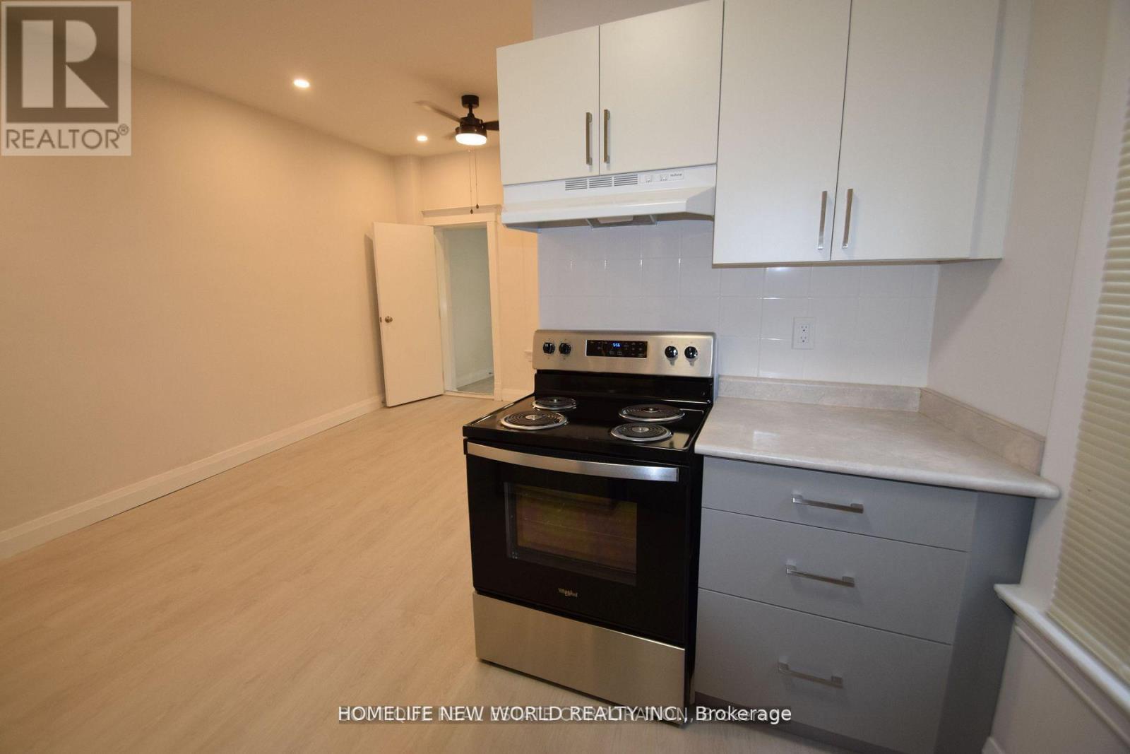 Photo 2 of 2 B 2218 Dundas Street W, Toronto ON