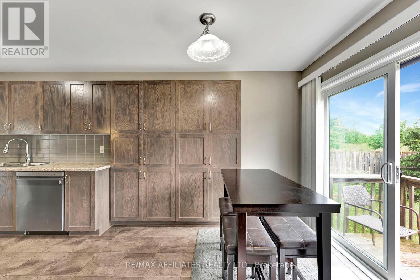 Photo 14 of 625 Trigoria Crescent, Ottawa ON