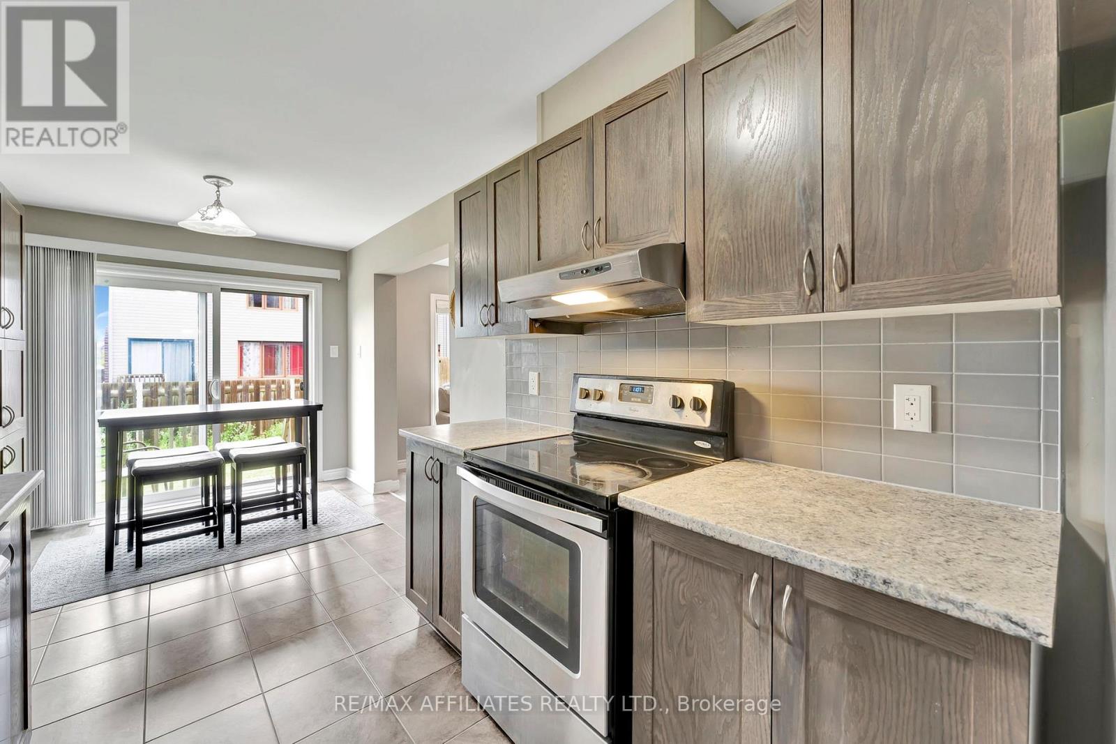 Photo 18 of 625 Trigoria Crescent, Ottawa ON
