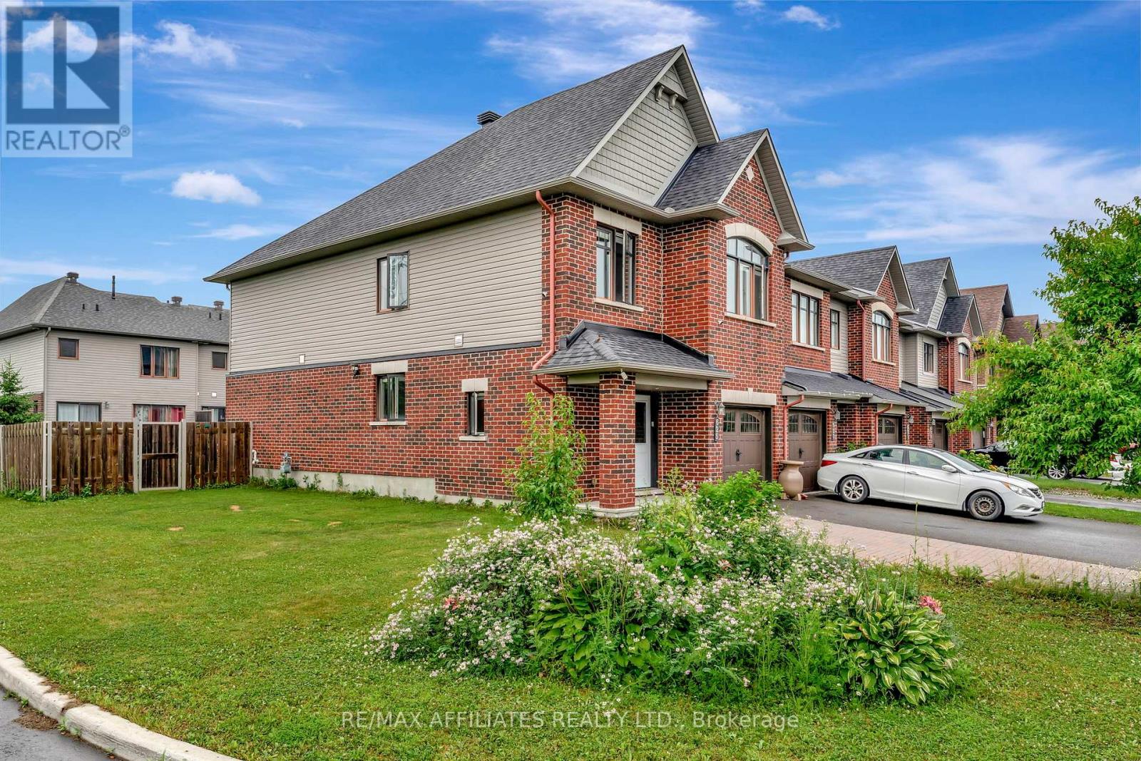 Photo 2 of 625 Trigoria Crescent, Ottawa ON