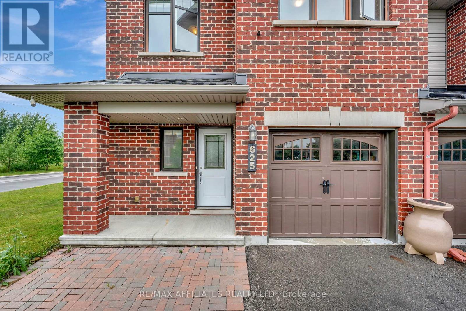Photo 3 of 625 Trigoria Crescent, Ottawa ON