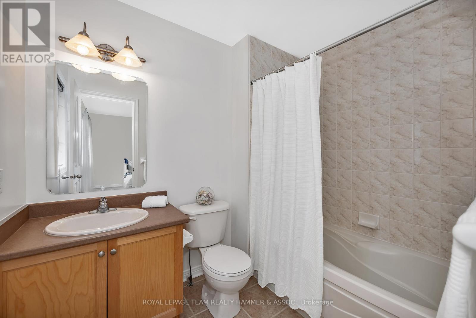 Photo 13 of 682 Wild Shore Crescent, Ottawa ON