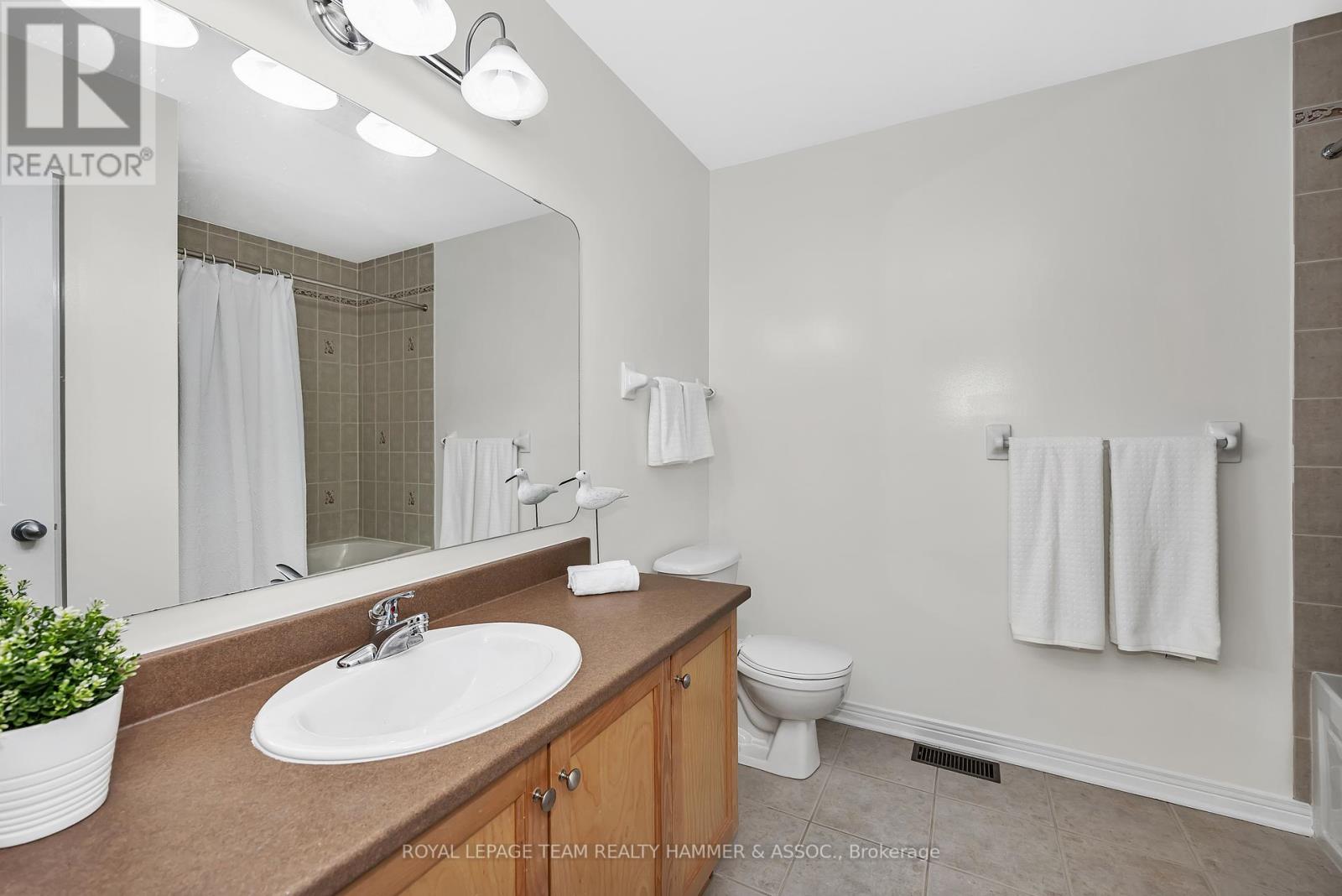 Photo 16 of 682 Wild Shore Crescent, Ottawa ON