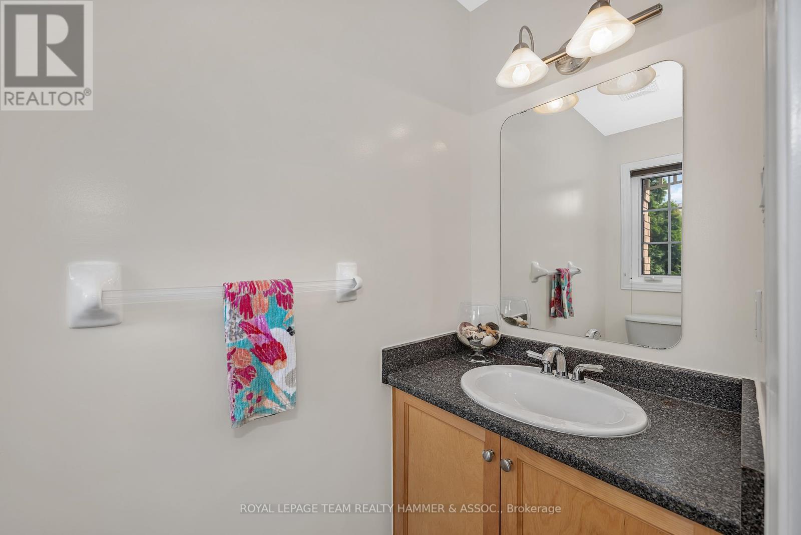 Photo 4 of 682 Wild Shore Crescent, Ottawa ON