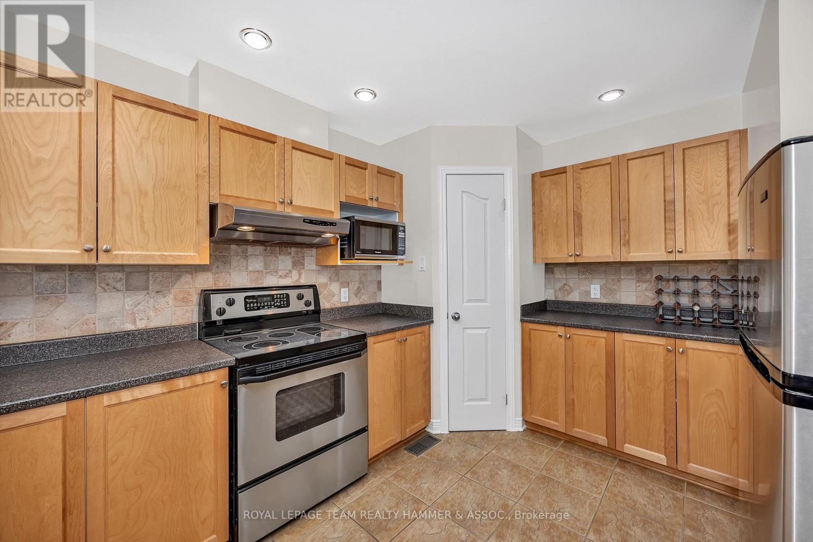 Photo 6 of 682 Wild Shore Crescent, Ottawa ON